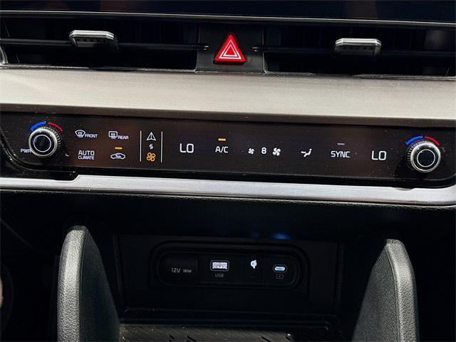 2025 Everlasting Silver Kia Sportage