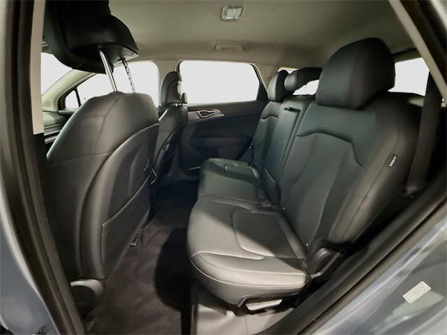 2025 Everlasting Silver Kia Sportage