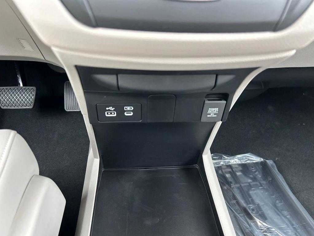 new 2026 Honda Odyssey car, priced at $41,637