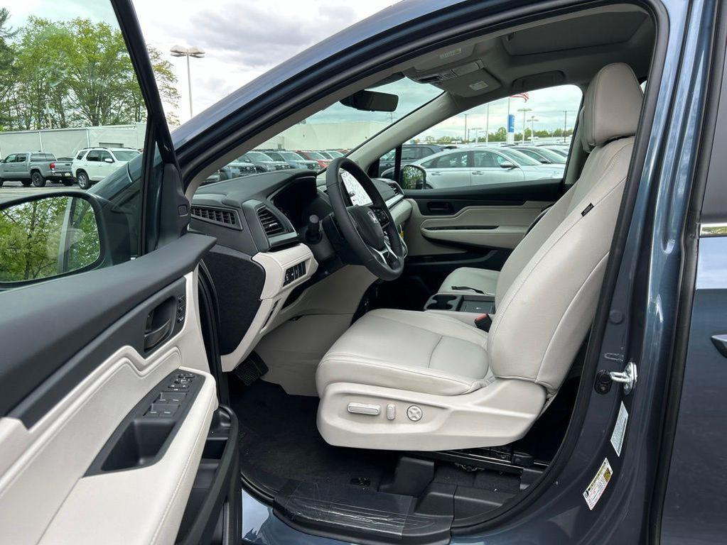 new 2026 Honda Odyssey car, priced at $41,637