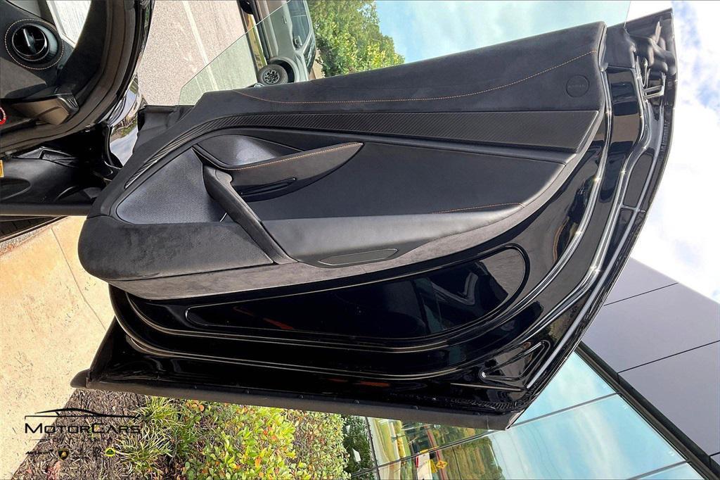 2024 Black McLaren 750S