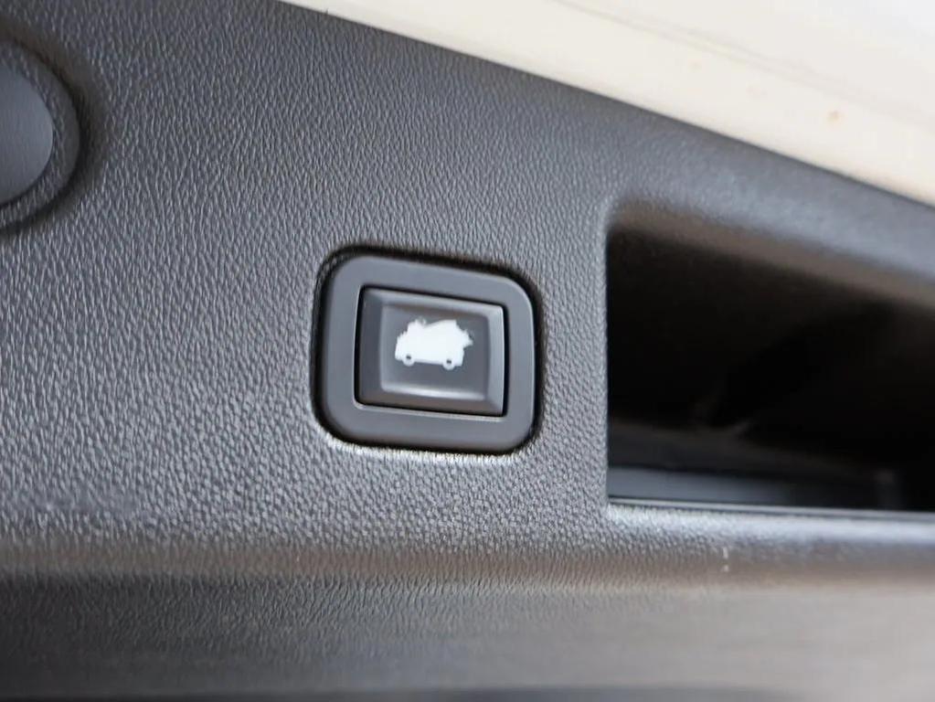 used 2018 Chevrolet Equinox car, priced at $12,994