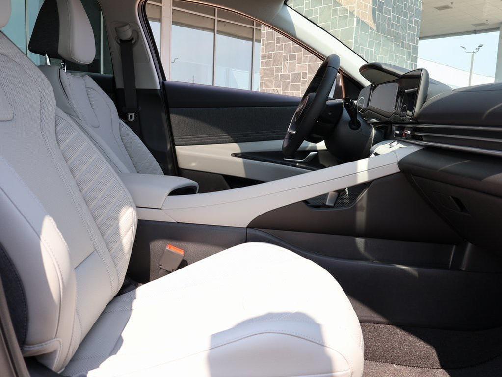 new 2025 Hyundai Elantra car, priced at $27,118