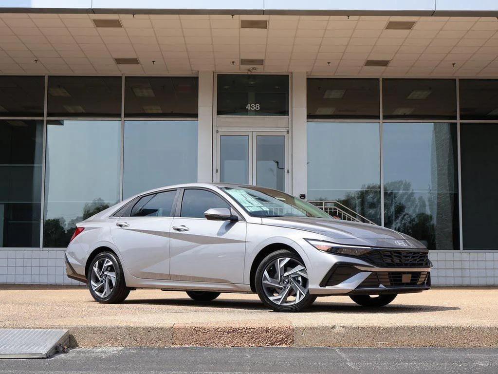 new 2025 Hyundai Elantra car, priced at $27,118