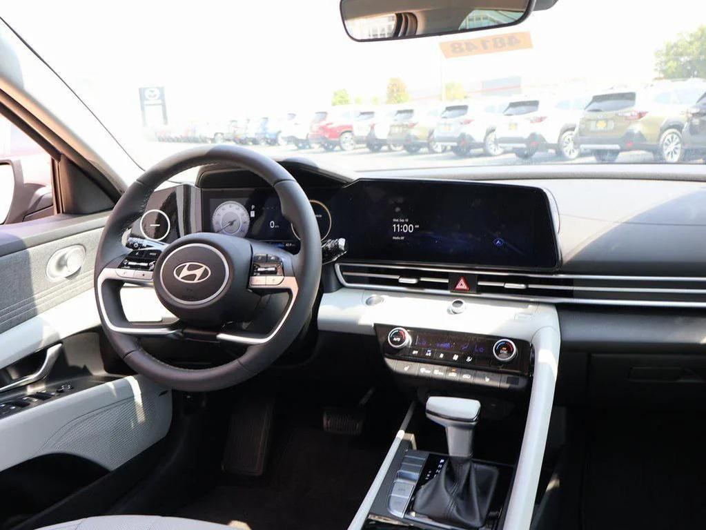 new 2025 Hyundai Elantra car, priced at $27,118