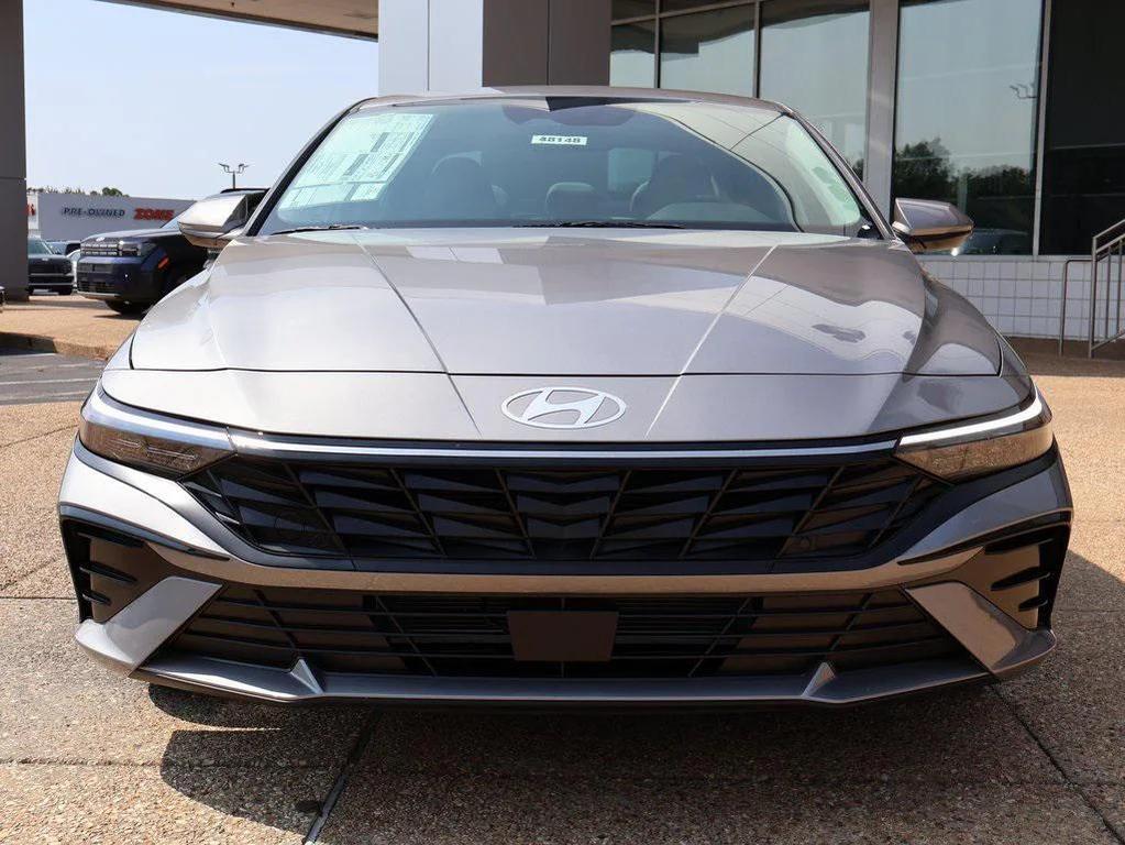 new 2025 Hyundai Elantra car, priced at $27,118