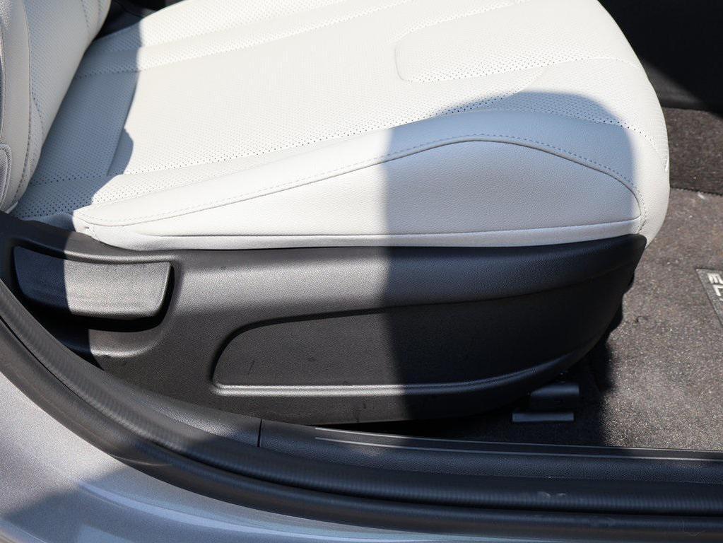 new 2025 Hyundai Elantra car, priced at $27,118