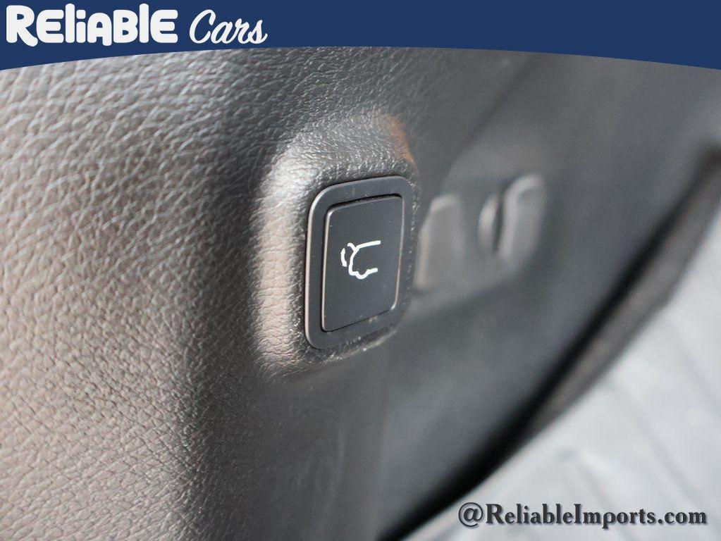 used 2020 Jeep Cherokee car, priced at $16,490