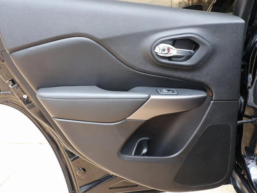 used 2020 Jeep Cherokee car, priced at $17,246