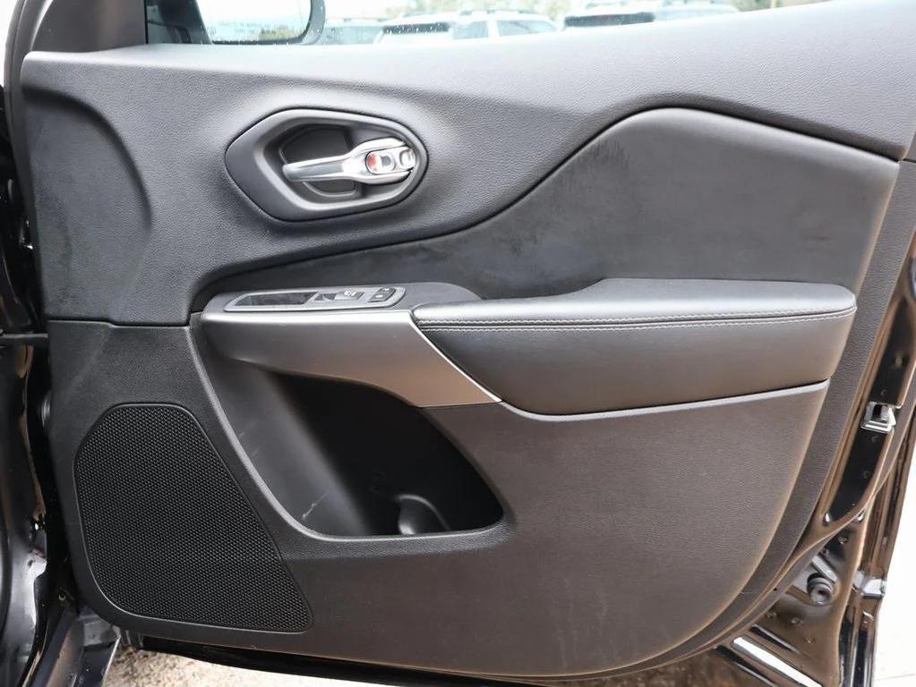 used 2020 Jeep Cherokee car, priced at $17,246