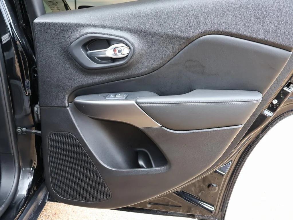 used 2020 Jeep Cherokee car, priced at $17,246