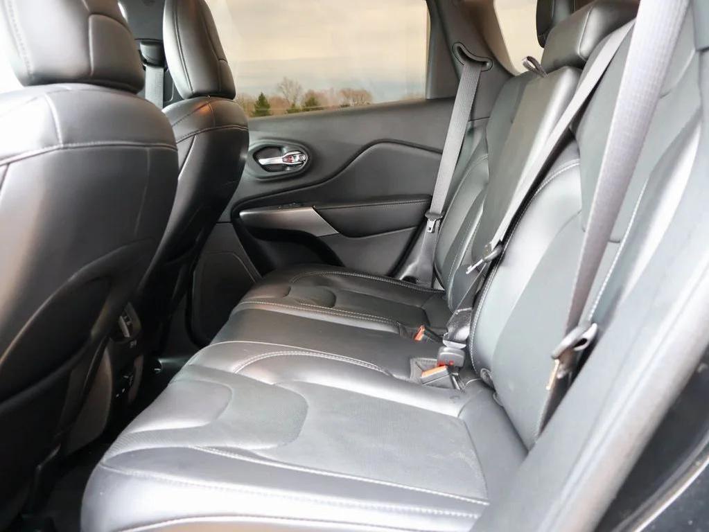 used 2020 Jeep Cherokee car, priced at $17,246