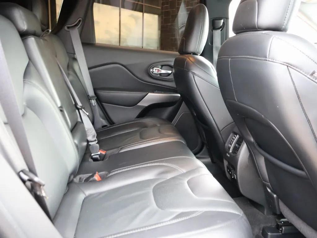 used 2020 Jeep Cherokee car, priced at $17,246