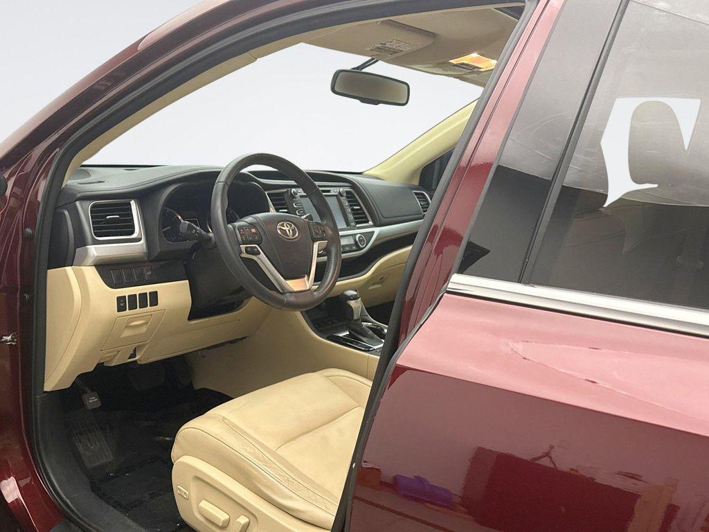used 2014 Toyota Highlander car, priced at $16,449