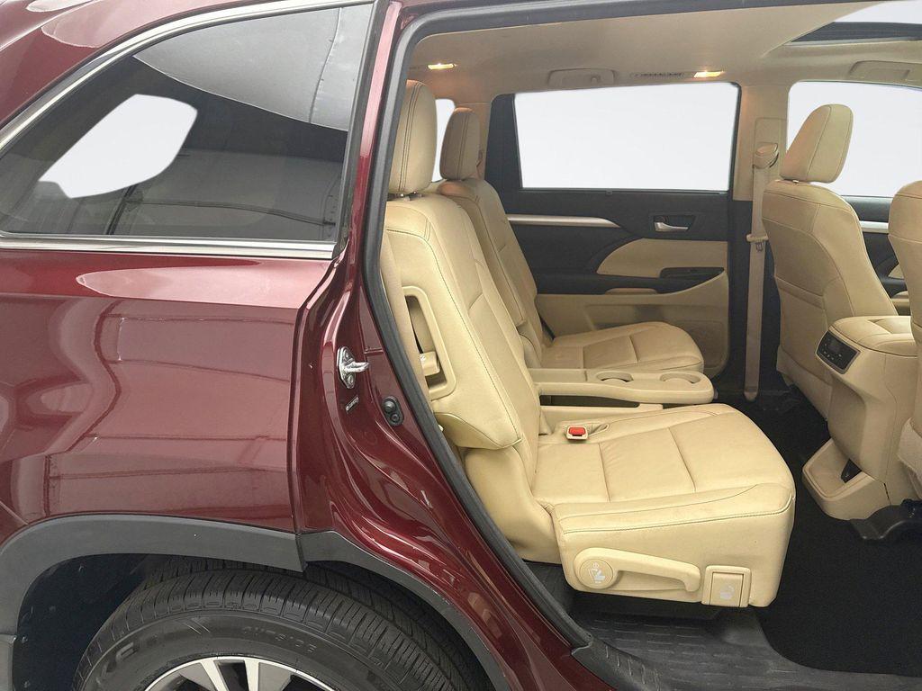 used 2014 Toyota Highlander car, priced at $16,449