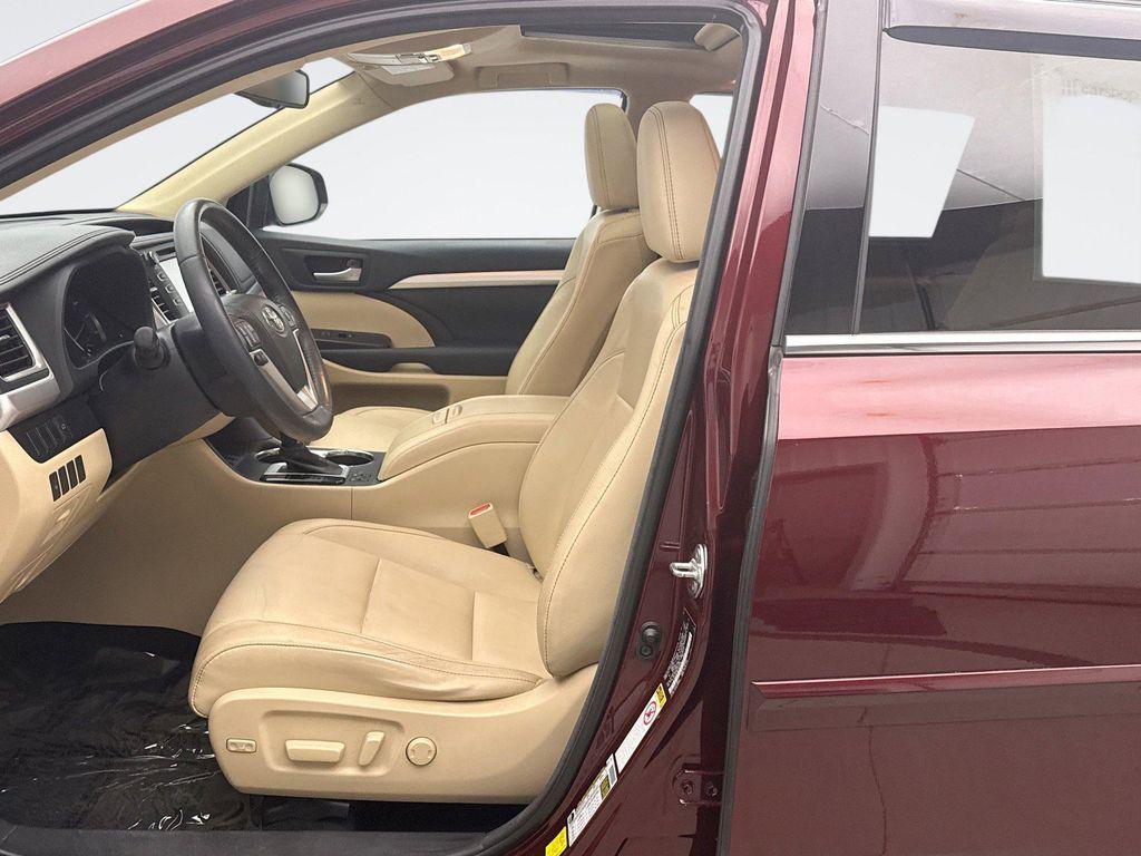 used 2014 Toyota Highlander car, priced at $16,449