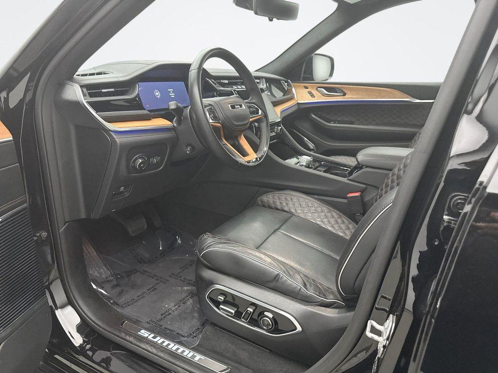 used 2022 Jeep Grand Cherokee car, priced at $40,389