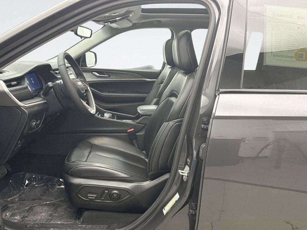 used 2024 Jeep Grand Cherokee car, priced at $32,399