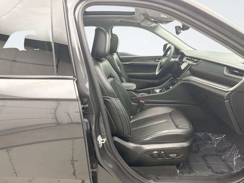 used 2024 Jeep Grand Cherokee car, priced at $32,399