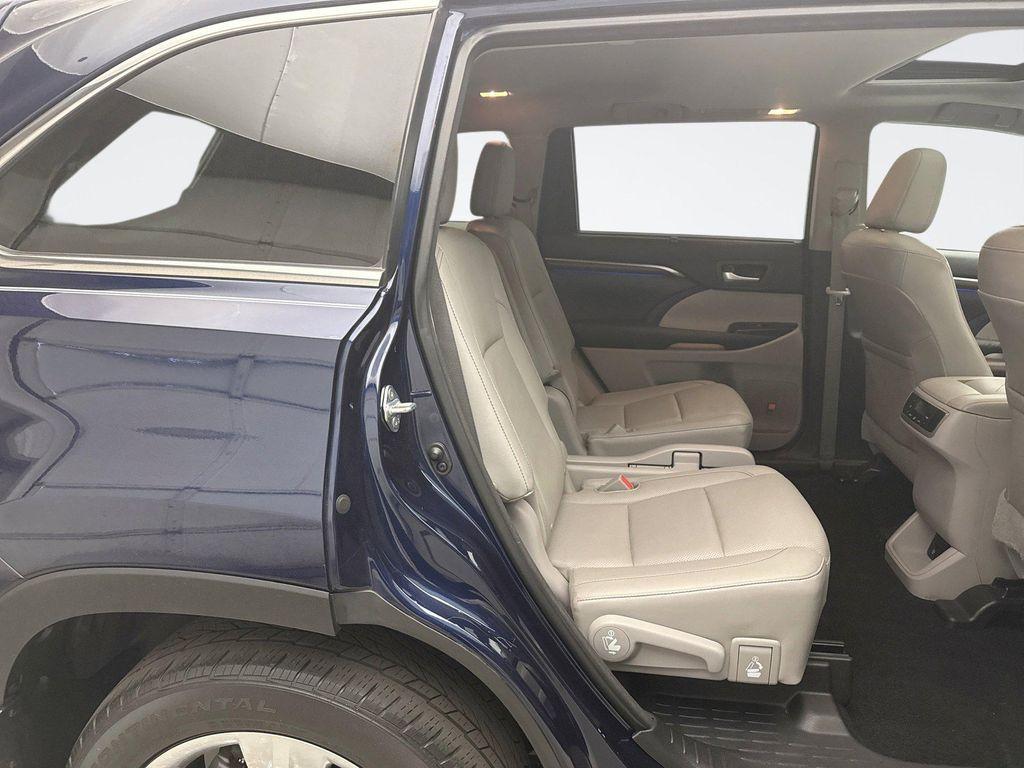 used 2015 Toyota Highlander car, priced at $22,249