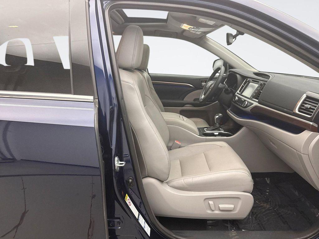 used 2015 Toyota Highlander car, priced at $22,249