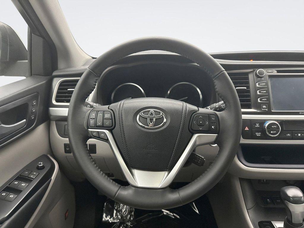 used 2015 Toyota Highlander car, priced at $22,249