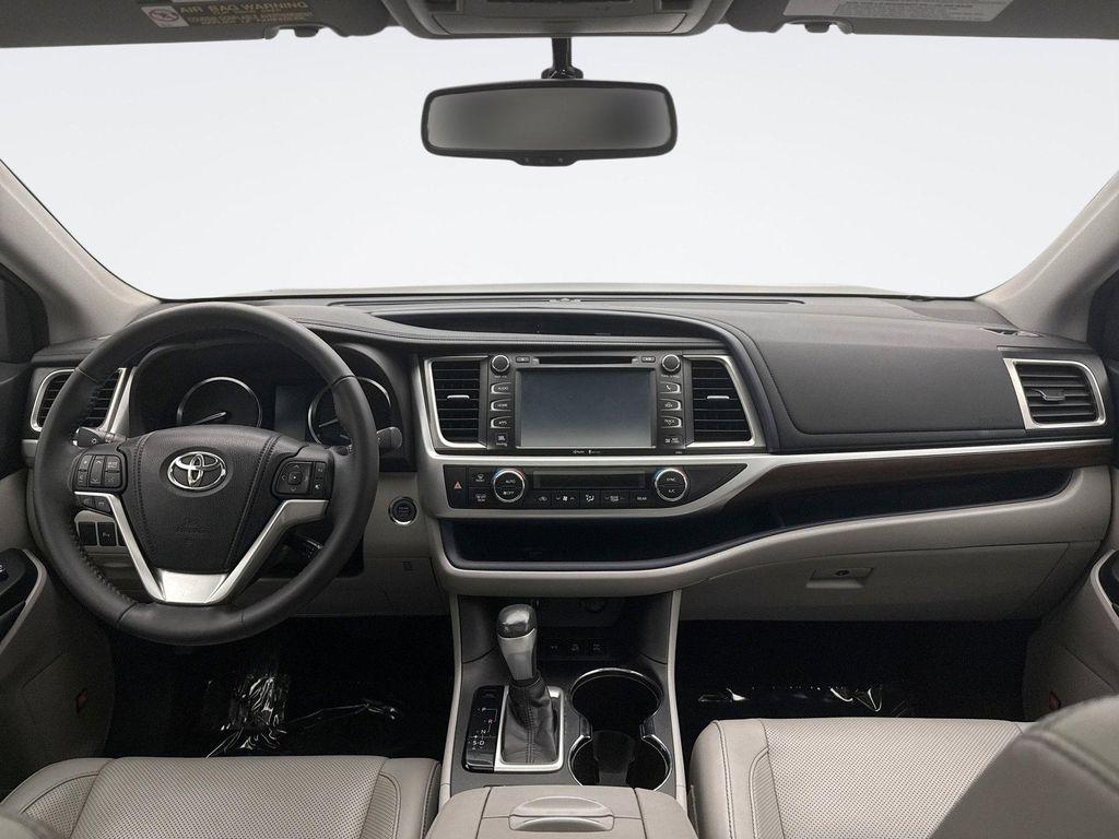 used 2015 Toyota Highlander car, priced at $22,249