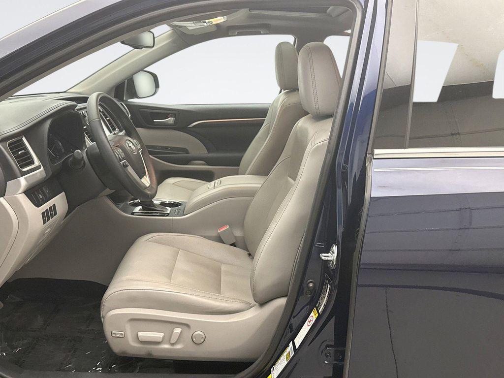 used 2015 Toyota Highlander car, priced at $22,249