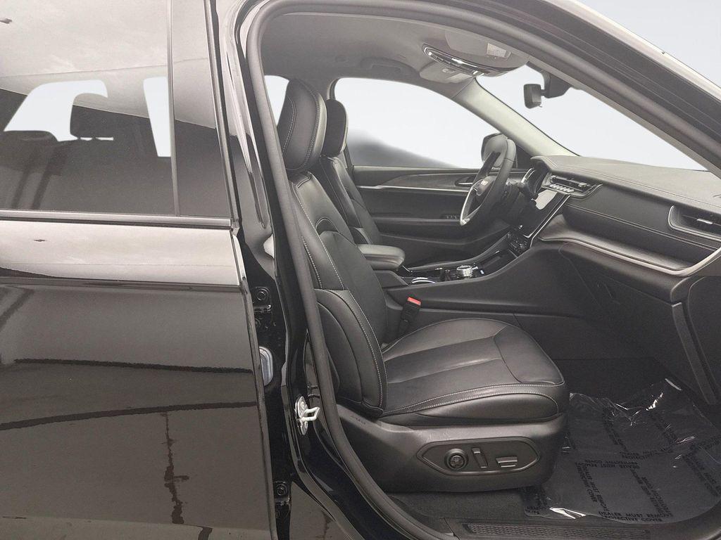 used 2023 Jeep Grand Cherokee car, priced at $33,399