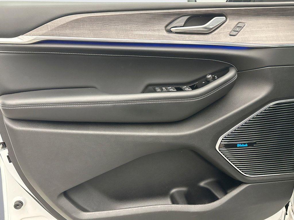 used 2022 Jeep Grand Cherokee car, priced at $29,996