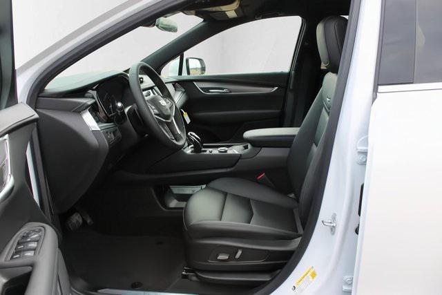 new 2025 Cadillac XT5 car, priced at $43,788