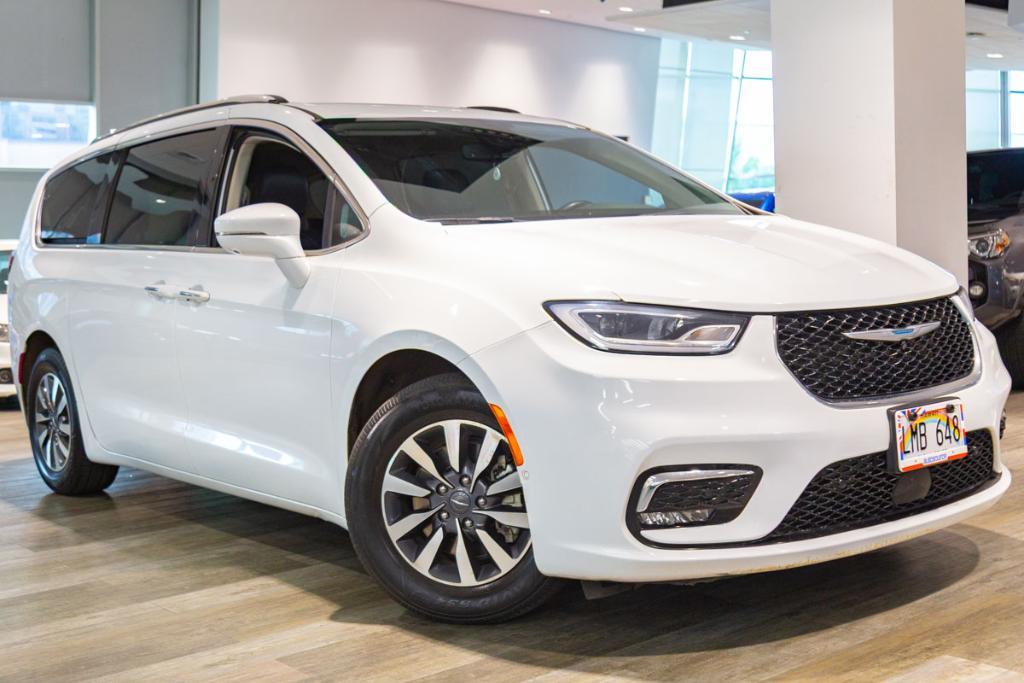 used 2021 Chrysler Pacifica Hybrid car, priced at $29,995