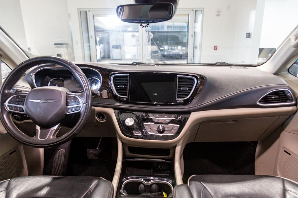 used 2022 Chrysler Pacifica Hybrid car, priced at $39,995