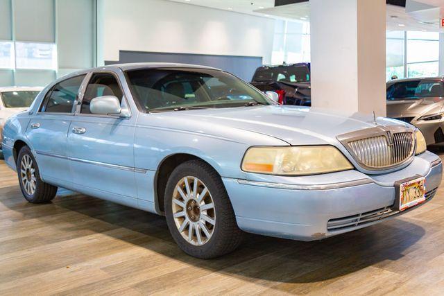 used 2010 Lincoln Town Car car, priced at $2,995
