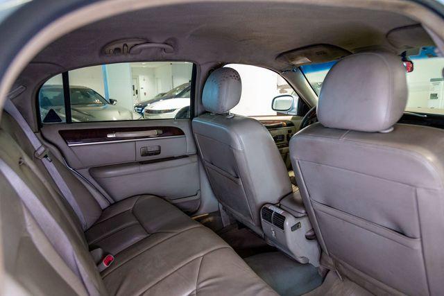 used 2010 Lincoln Town Car car, priced at $2,995