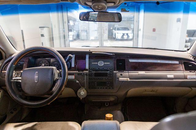 used 2010 Lincoln Town Car car, priced at $2,995