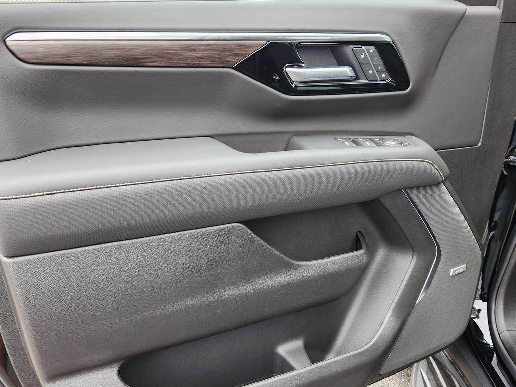 new 2025 Chevrolet Suburban car, priced at $81,131