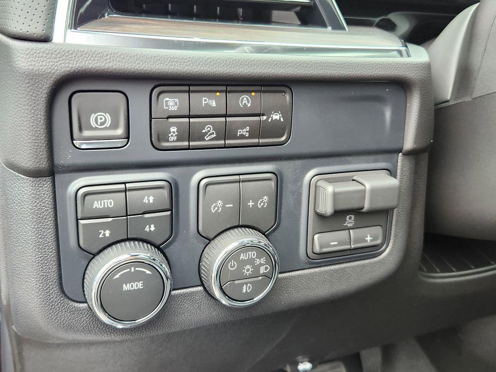 new 2025 Chevrolet Suburban car, priced at $81,131