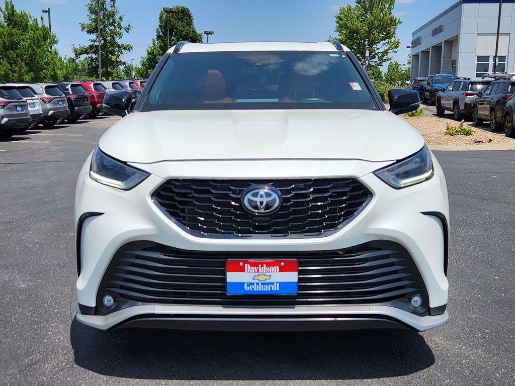 used 2021 Toyota Highlander car, priced at $32,614