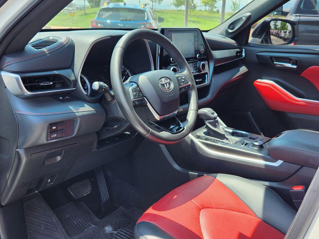 used 2021 Toyota Highlander car, priced at $32,614