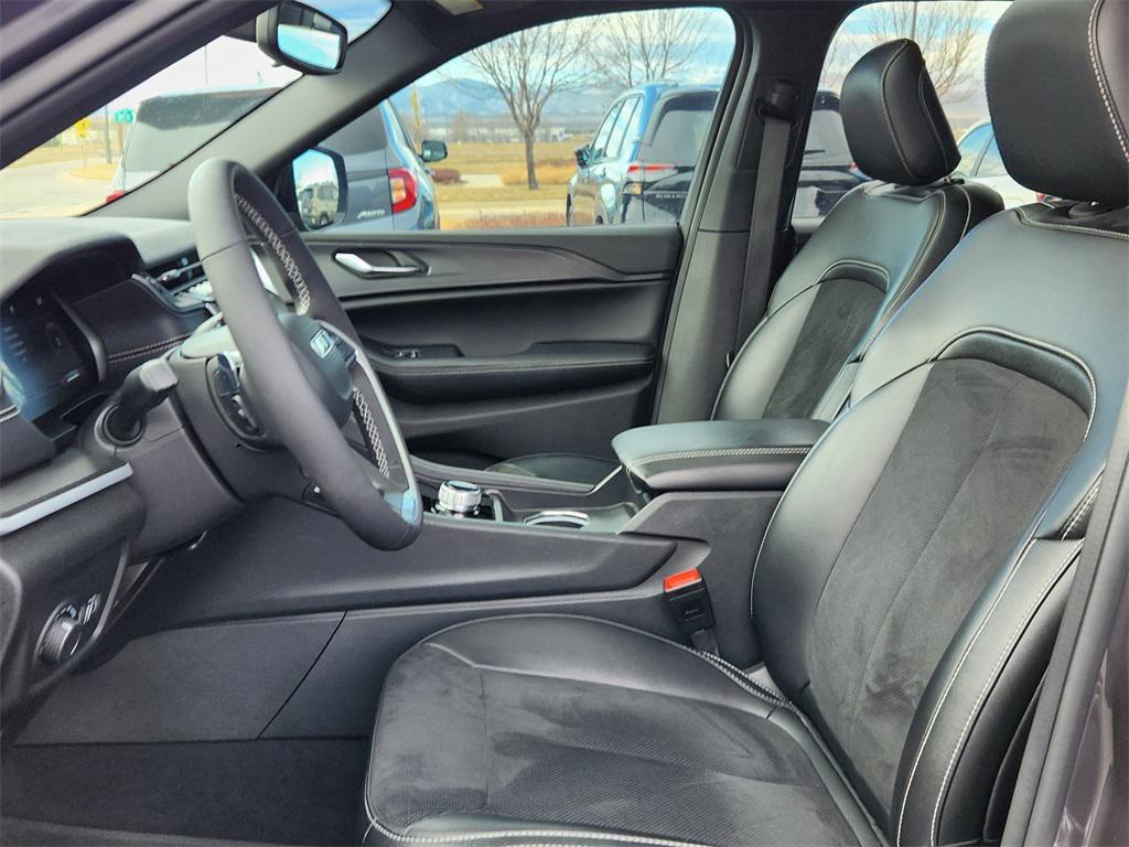 used 2024 Jeep Grand Cherokee car, priced at $33,993