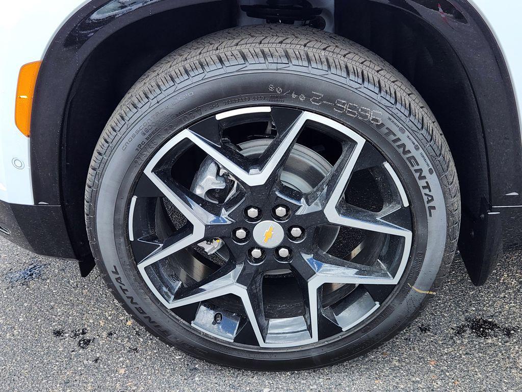 new 2026 Chevrolet Traverse car, priced at $61,404