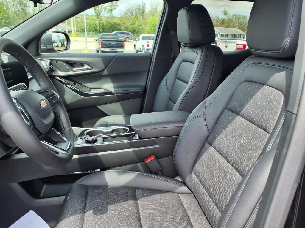new 2026 Chevrolet Equinox car, priced at $33,901