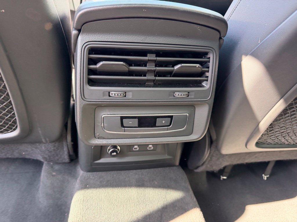 Audi Q7 view 28