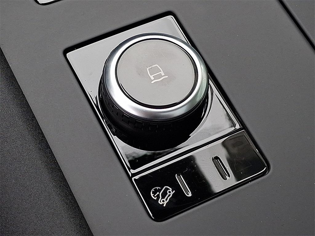 new 2026 Land Rover Discovery car, priced at $69,691