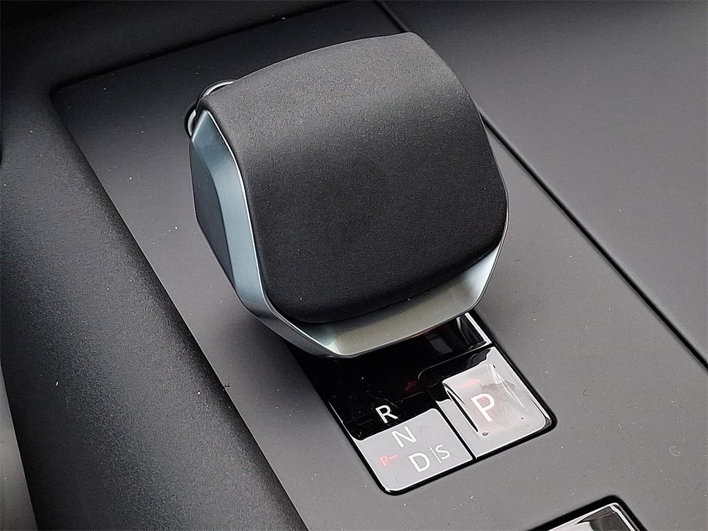 new 2026 Land Rover Discovery car, priced at $65,791