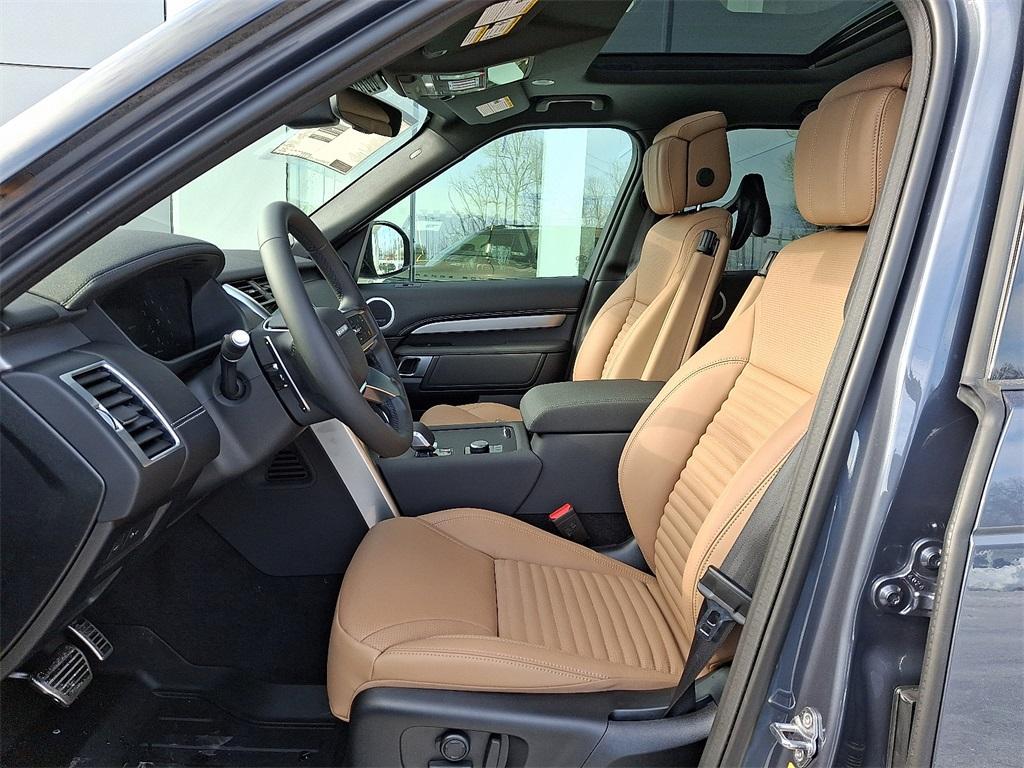 new 2026 Land Rover Discovery car, priced at $79,891