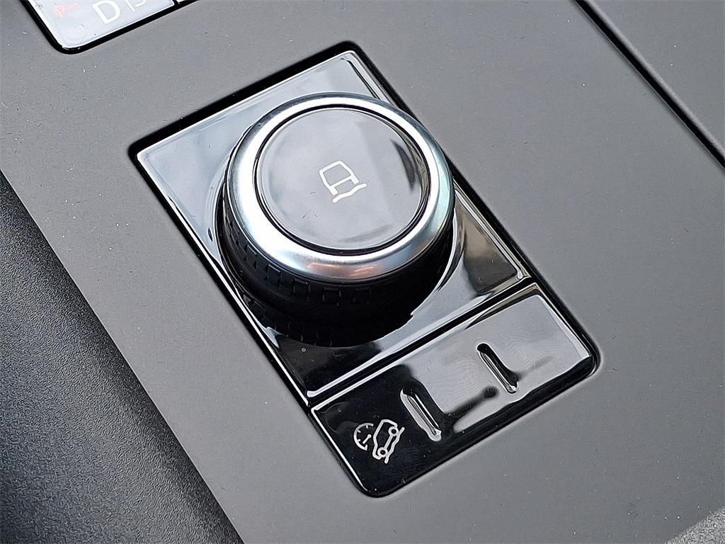 new 2026 Land Rover Discovery car, priced at $79,891