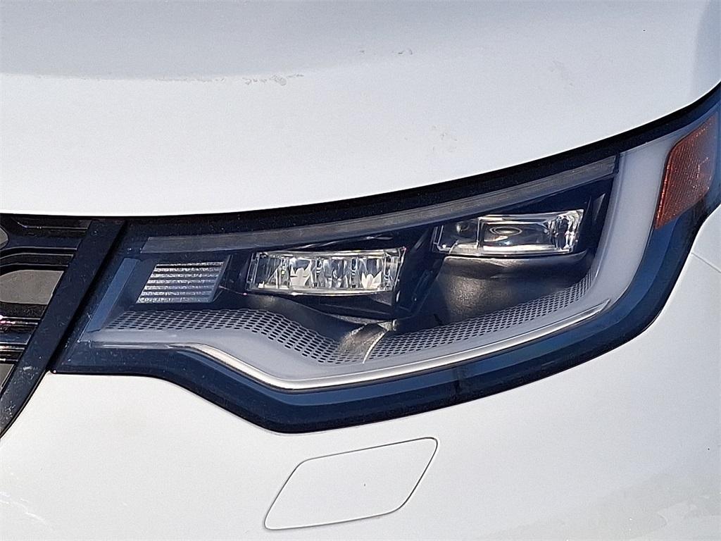 used 2025 Land Rover Discovery car, priced at $63,950