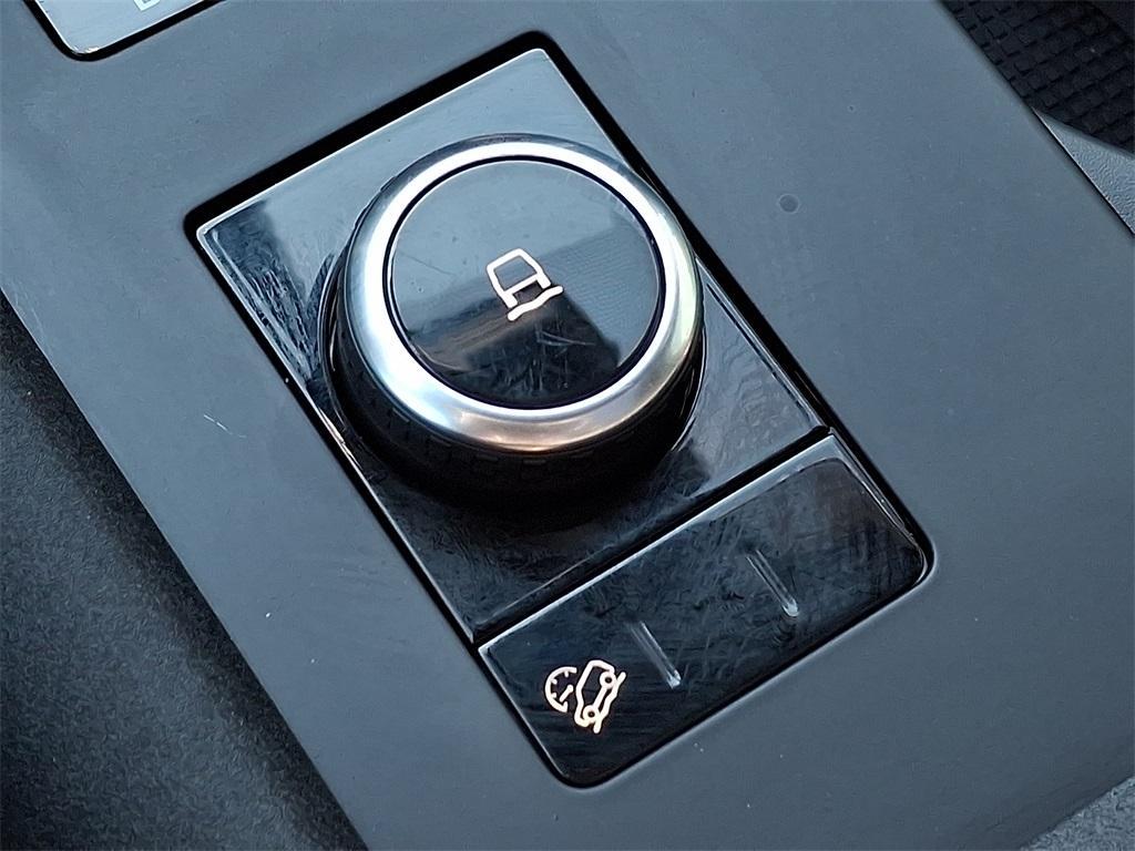 used 2025 Land Rover Discovery car, priced at $63,950